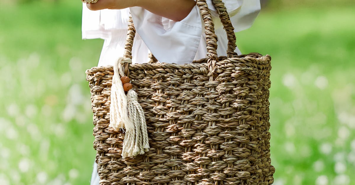 5 Eco-Friendly Essentials to Keep in Your Minimalist Crossbody Bag